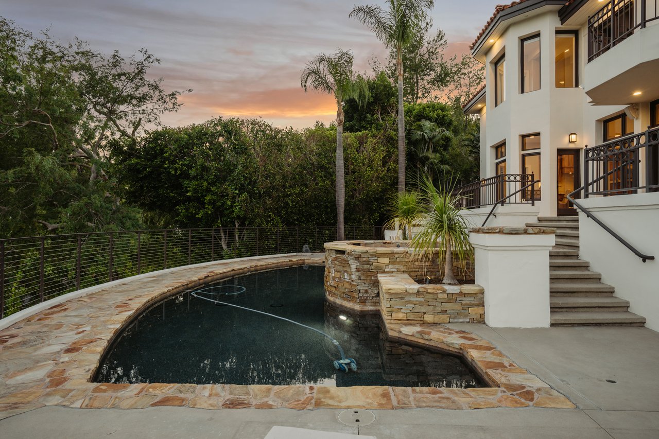1805 Holly Tree Lane