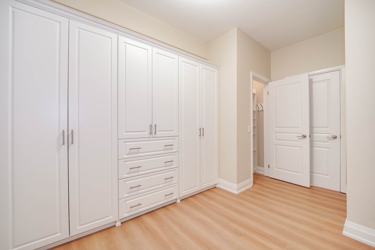 1 Hurontario St 308