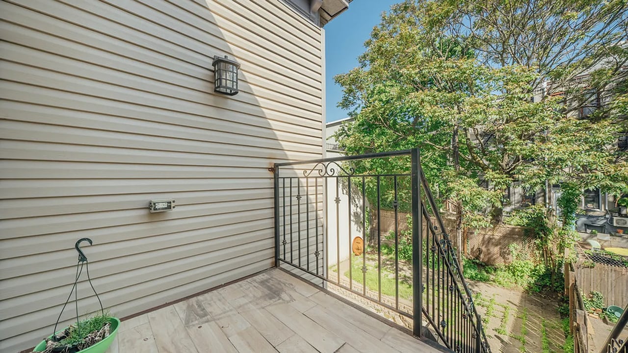 208 Starr Street 2L