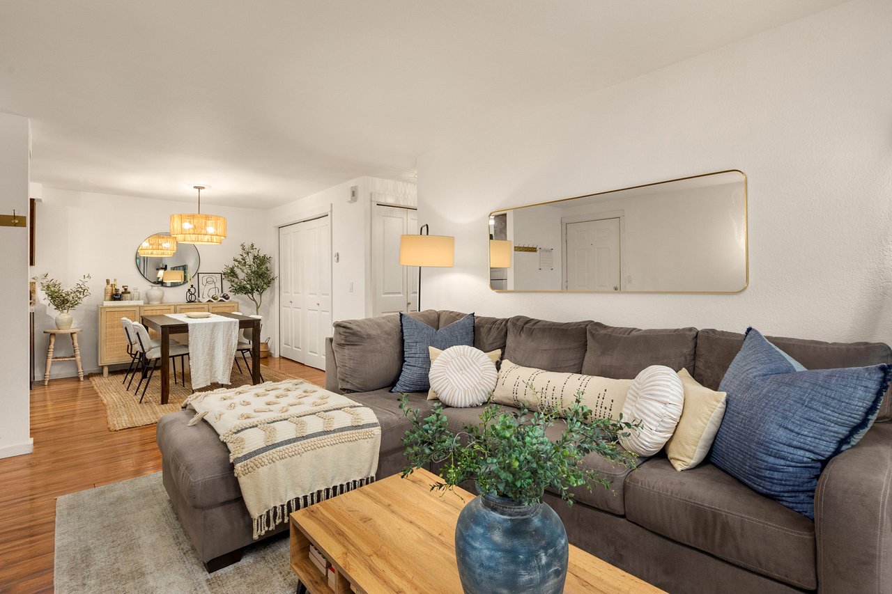 215 9th Street Unit: D102