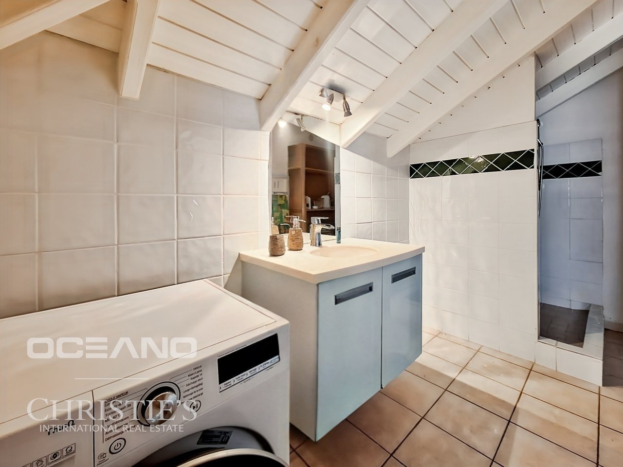 Sea View Villa + 2 Bedroom Apartment – Sought-After Area