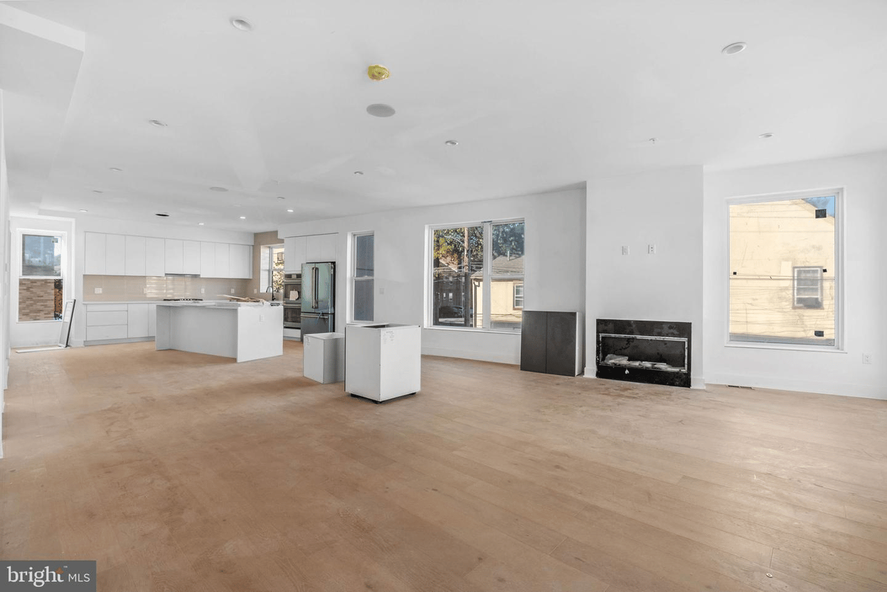 652 Fairmount Ave, Philadelphia, PA 19123