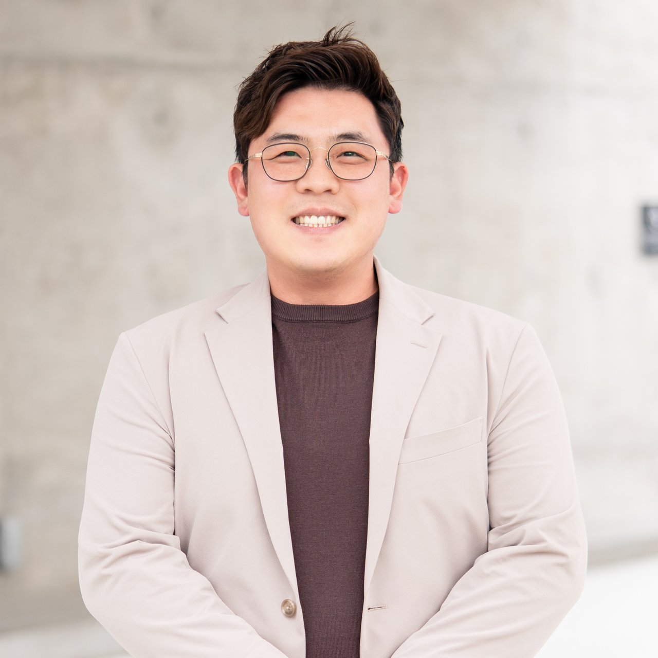 Jin Hong Buena Park, CA Real Estate Agent Headshot