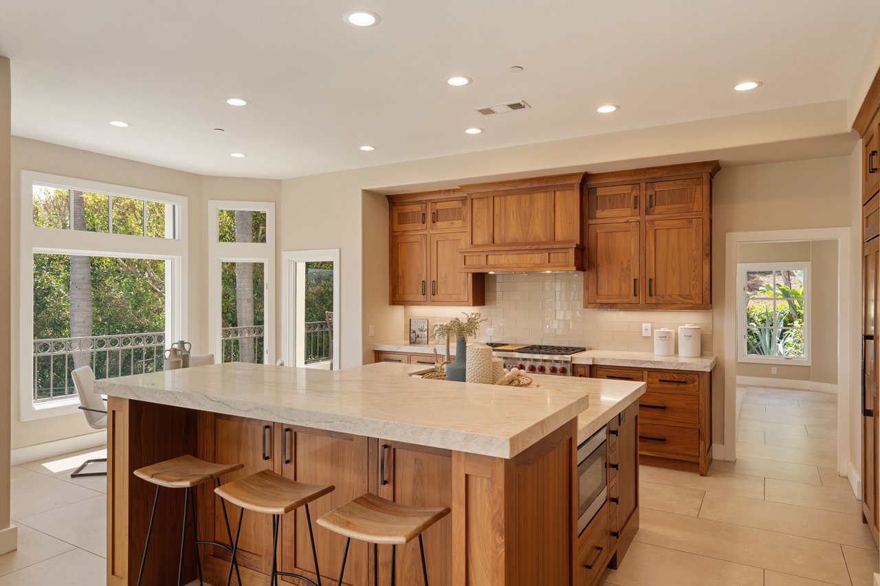 1805 Holly Tree Lane