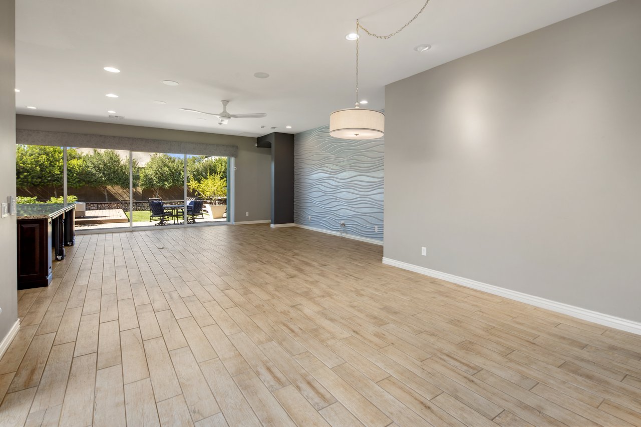 2932 E Madison Vistas