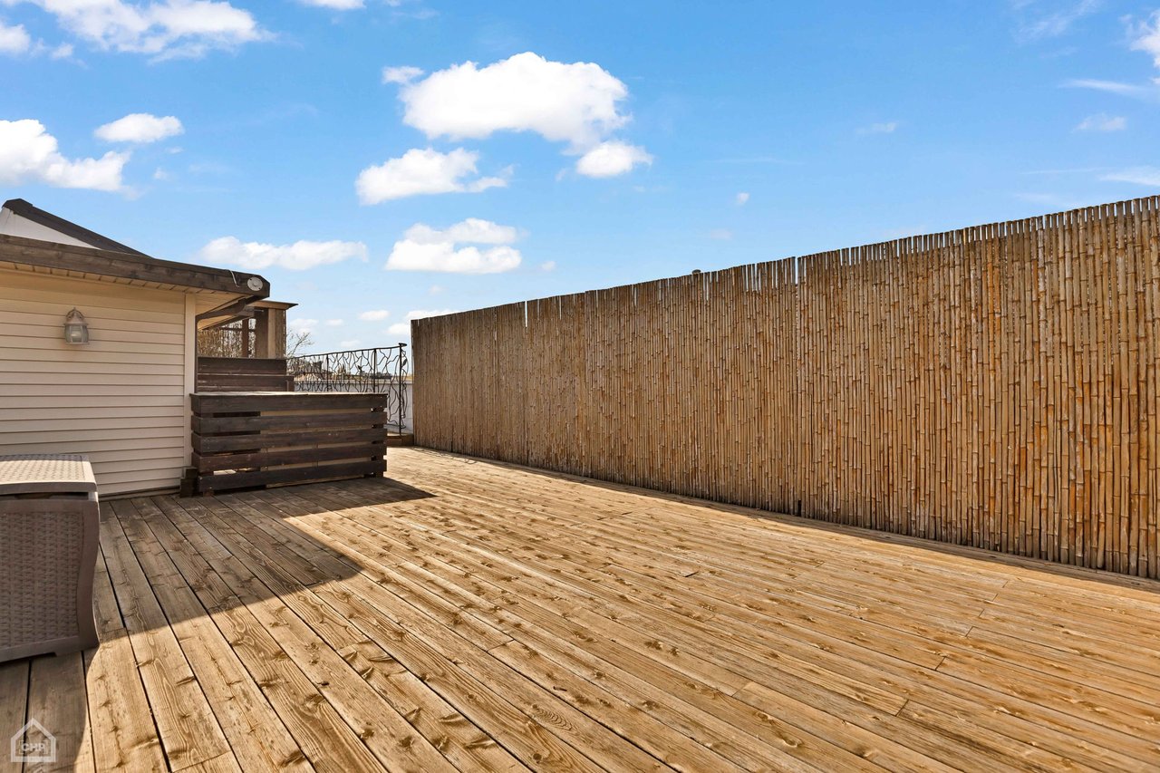 2115 W Superior Street 