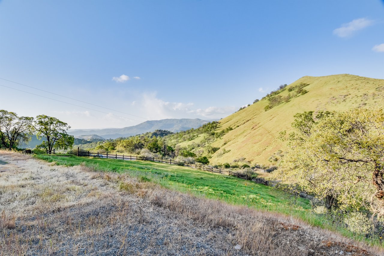 27557 Paradise Valley Lane Clovis California 93619
