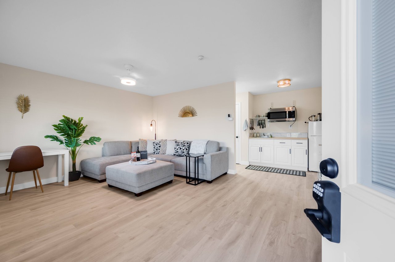 725 Lytton Station