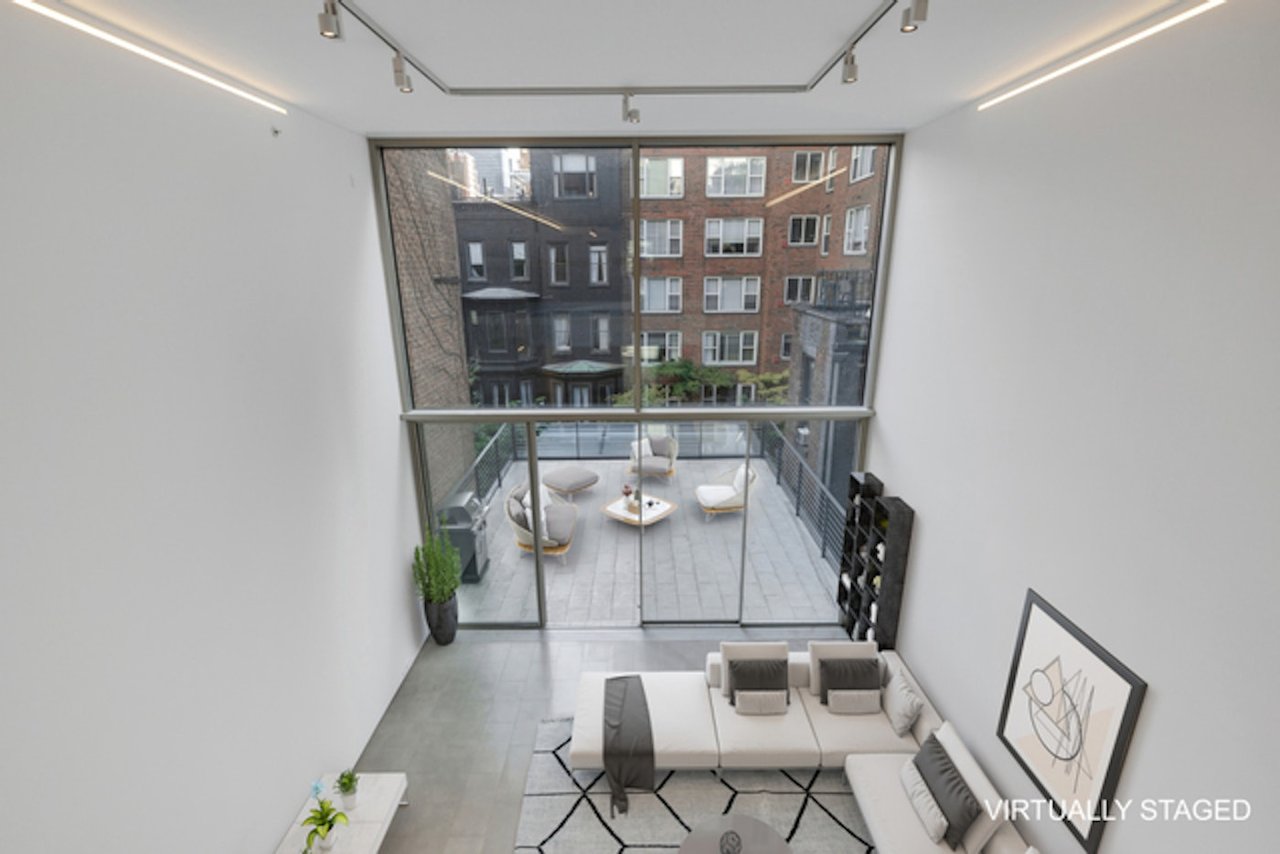 162 E 64th St