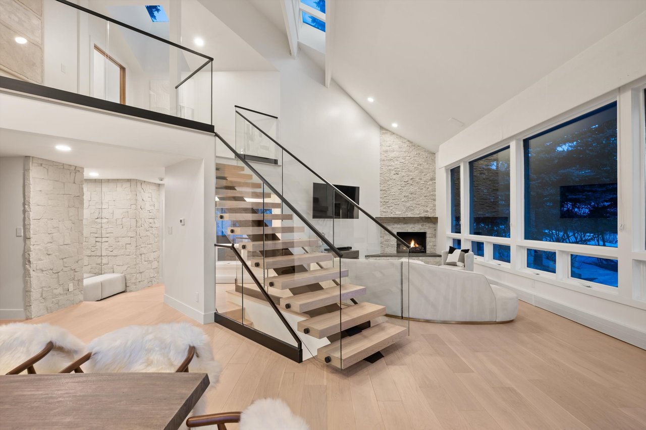 Designer Living with Unmatched Mountain Views