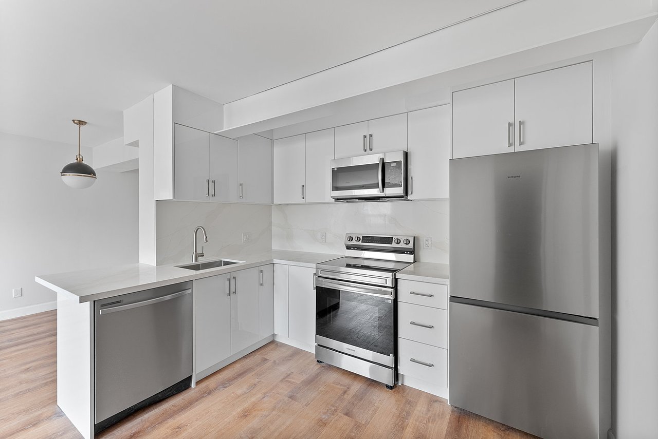 1328 Gerrard Street E 304