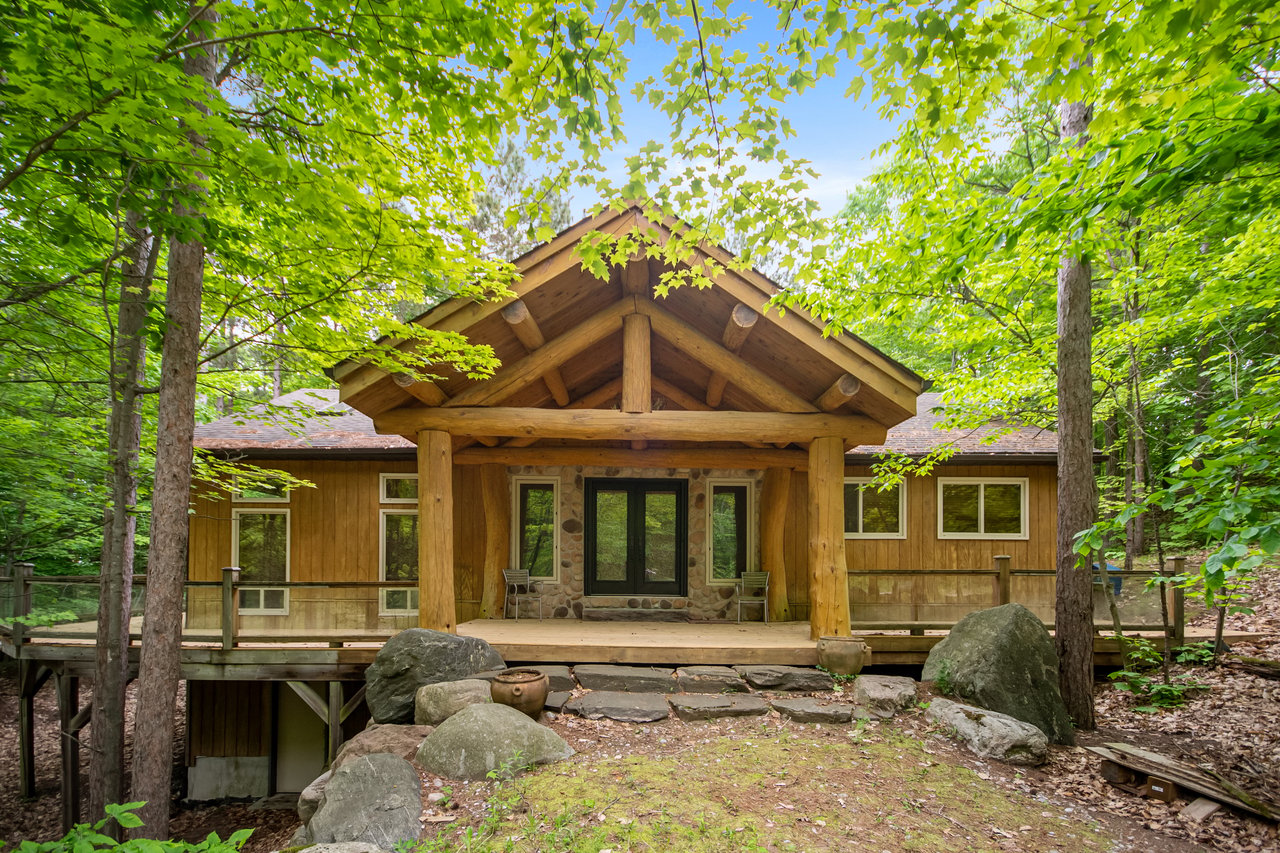 FOR SALE: 4 AMIK LANE, CHRISTIAN ISLAND | $550,000