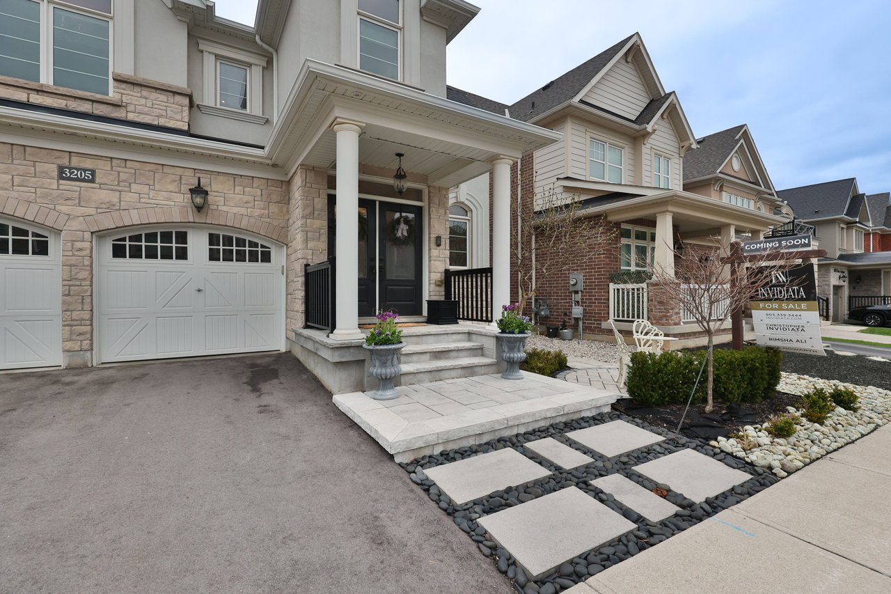 3205 Violet Gardens, Oakville