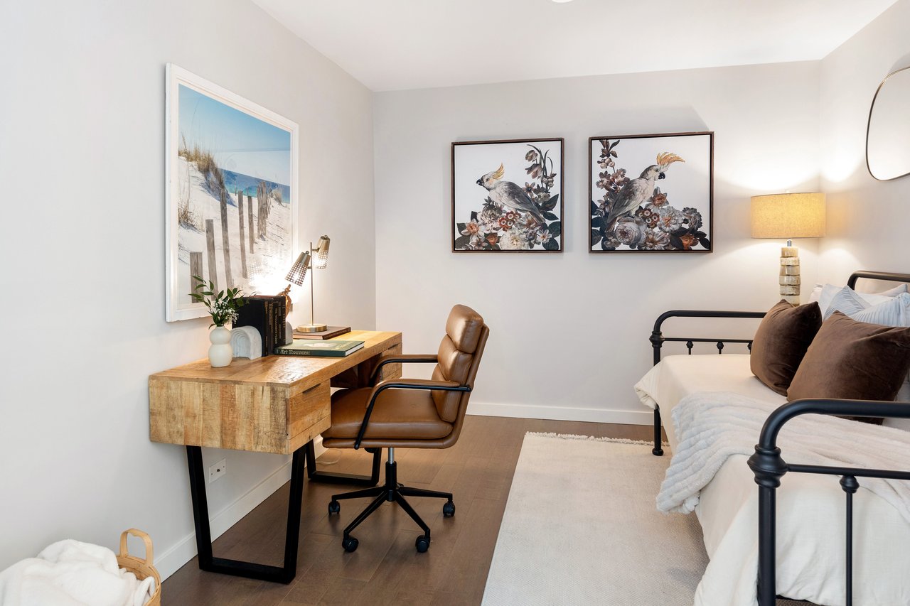 Contemporary Pacific Heights 1 Bedroom + Den