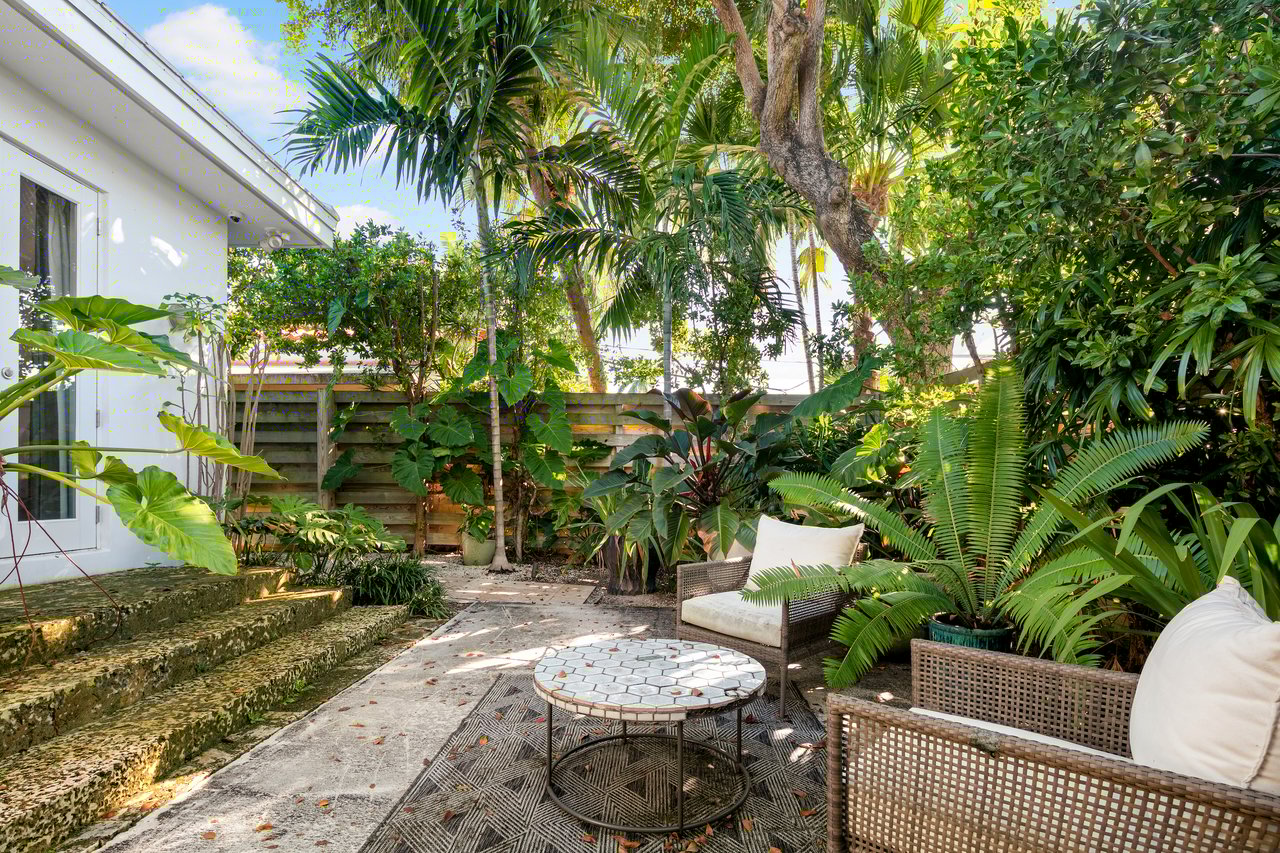 441 E Dilido Dr
