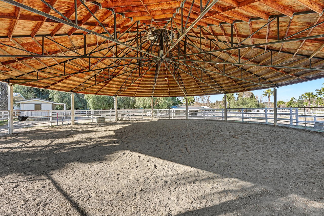 40801 Avenida La Cresta