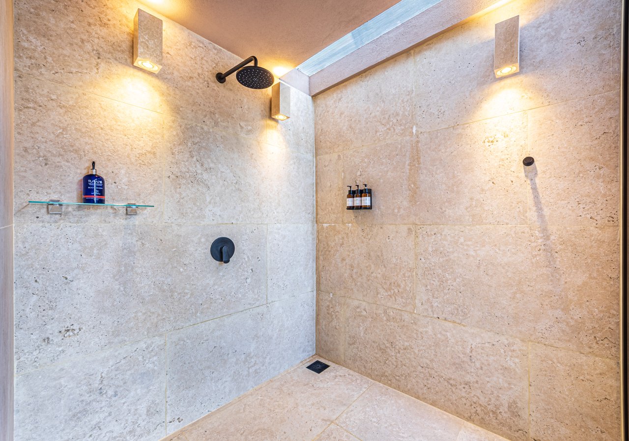 Luxury Hotel Boutique with Ocean Views | Walking distance to the beach | 13.2 Acres