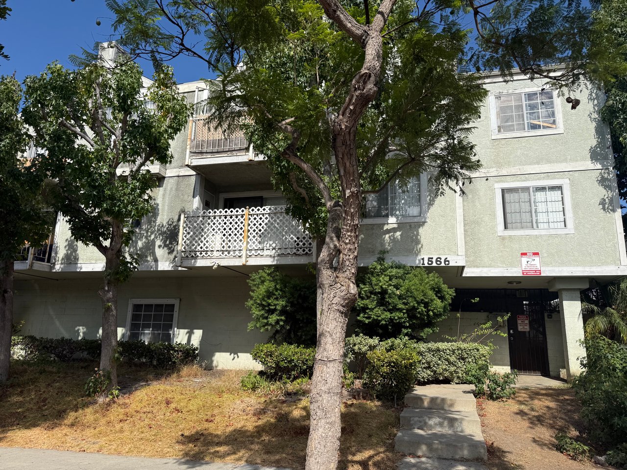 Modern Condo Haven on Pine Avenue