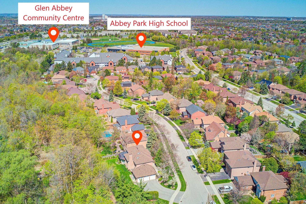 1296 Mapleridge Cres