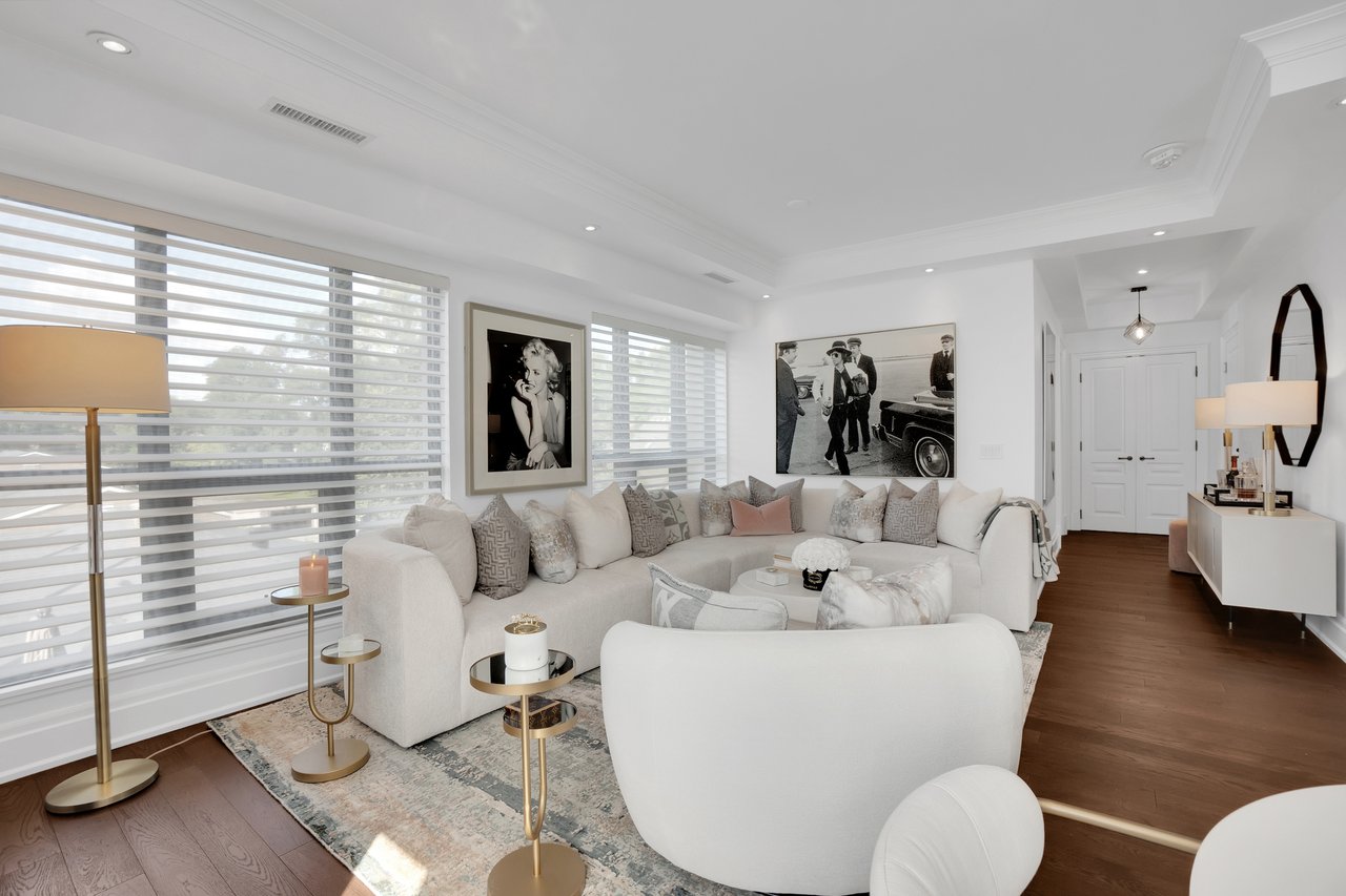 4 The Kingsway #404, Toronto Ontario