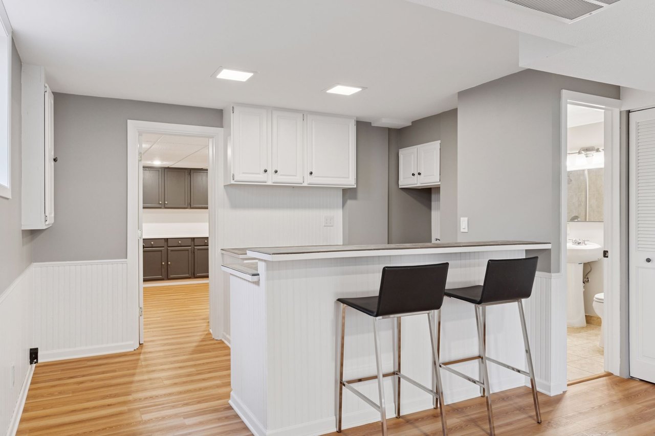 *PENDING* 4516 Vandervork Ave, Edina
