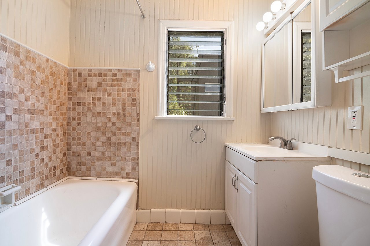 6131 Glen Tower St.