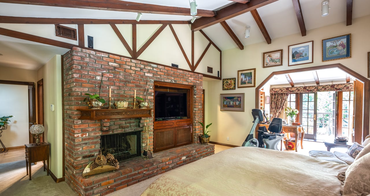 9415 Cherokee Ln, Beverly Hills