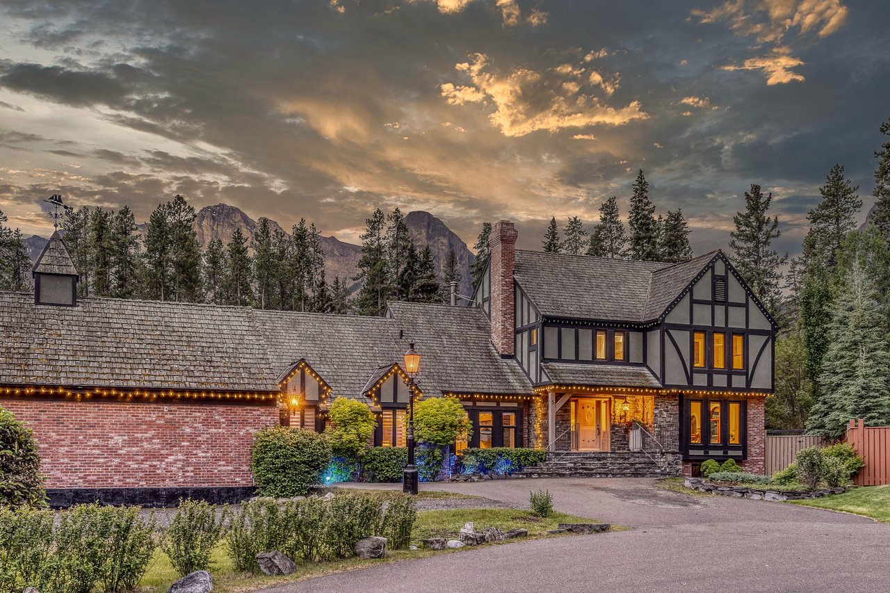 Private Mountain Retreat on Nearly Half an Acre