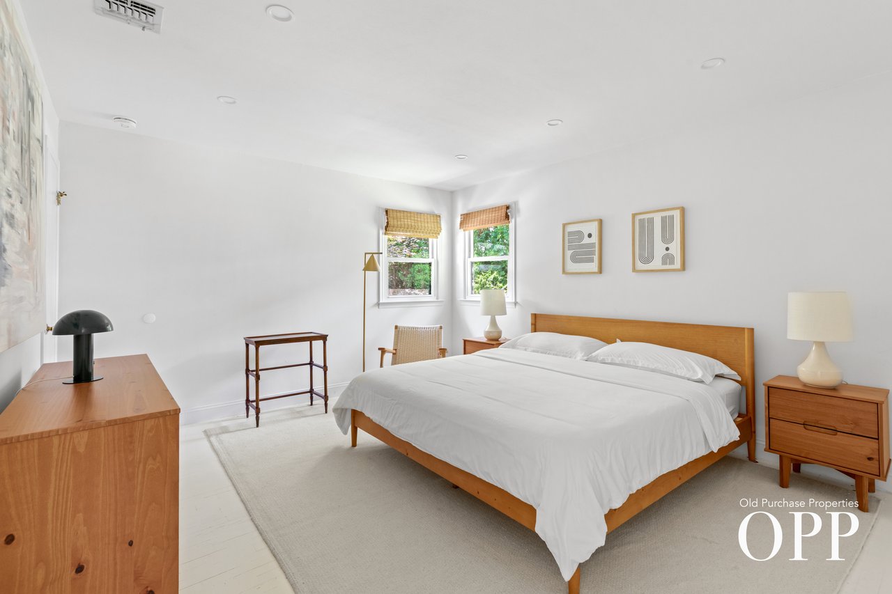 A BELLPORT VILLAGE RETREAT