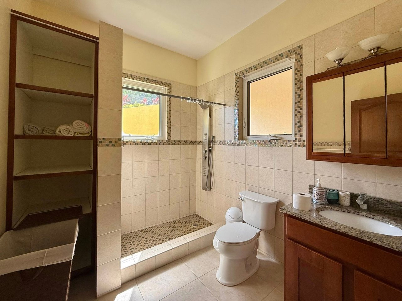 1092 Anderson Estate 2 Bedroom Apartment