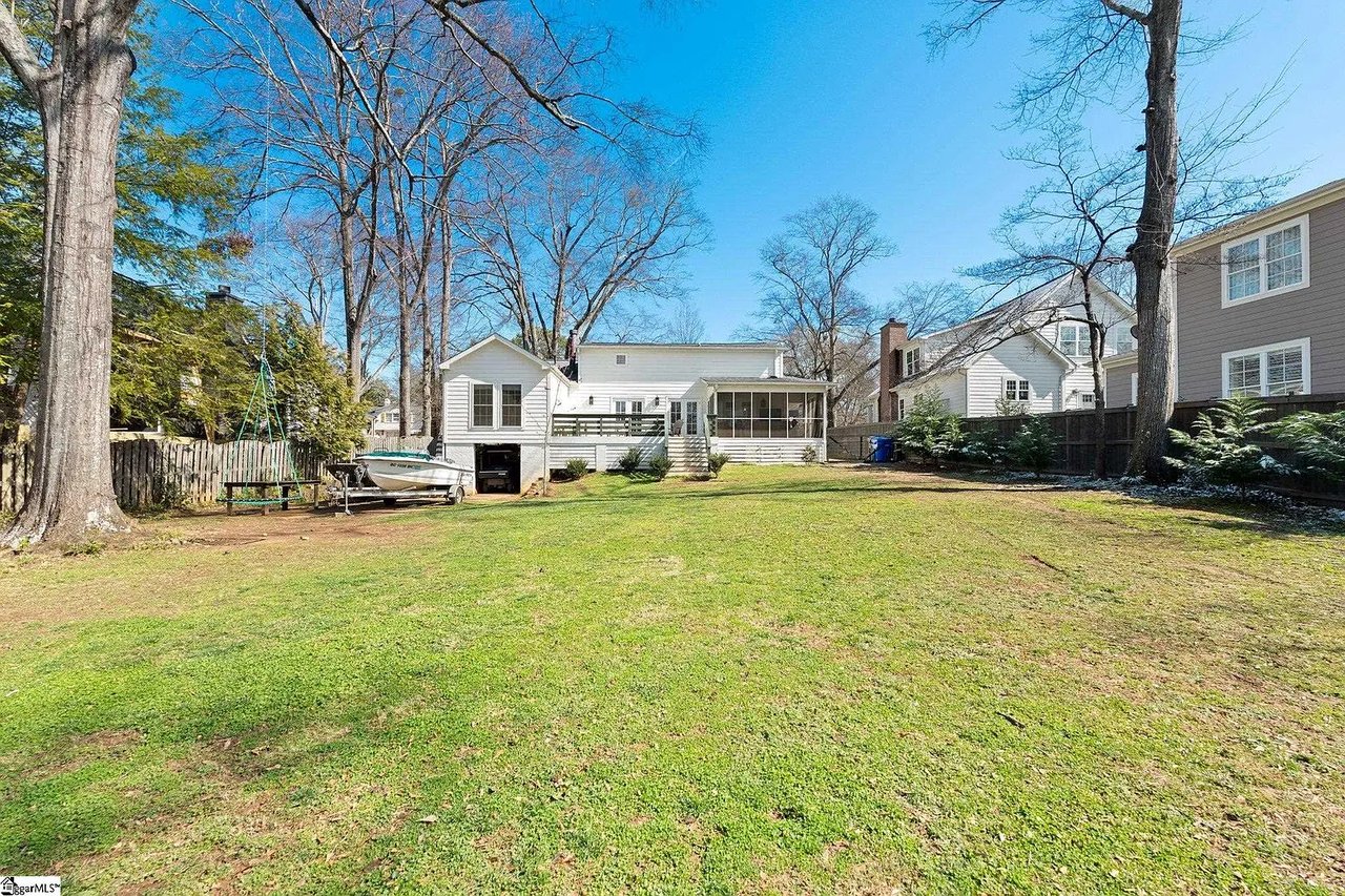22 N Brookwood Dr