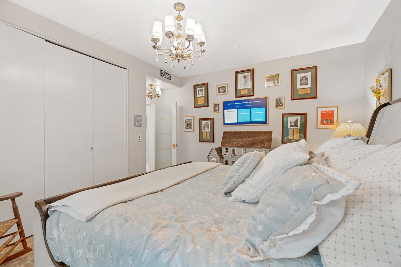 5905 N ECHO CANYON Lane