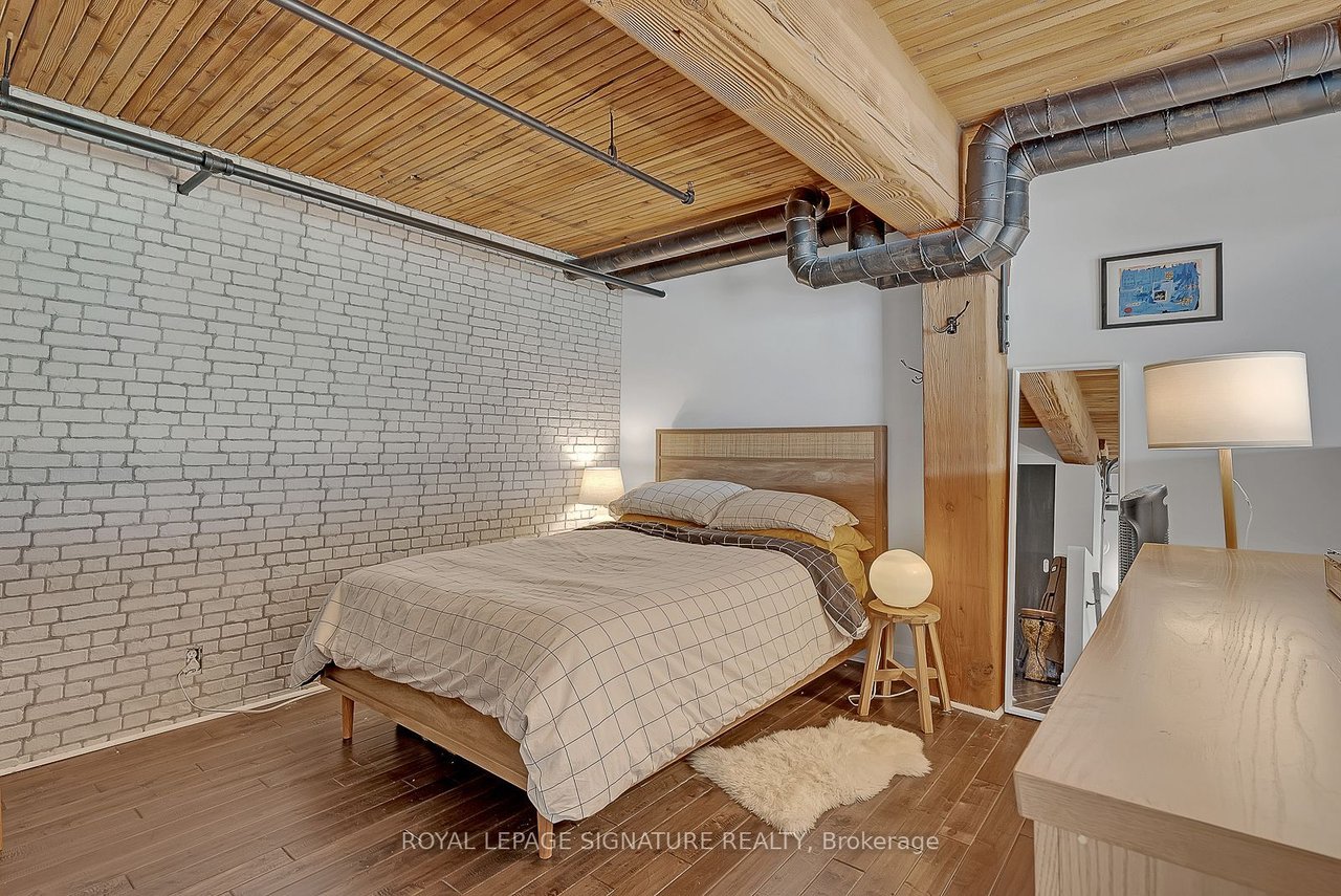 993 Queen St W 226