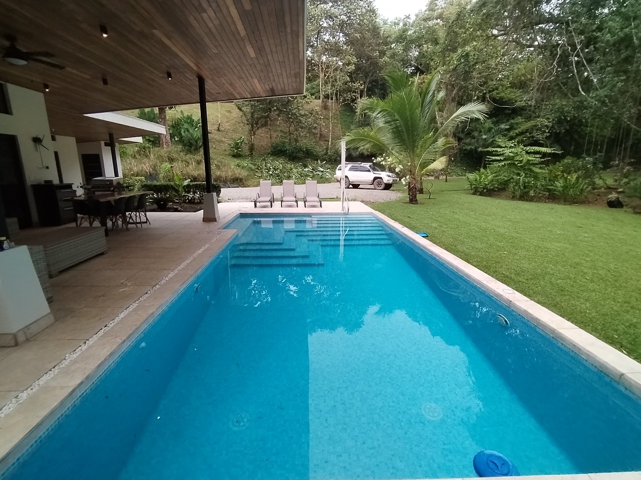 Villa Shanti: Luxurious 3-Bedroom Jungle Home in Ojochal, Costa Rica