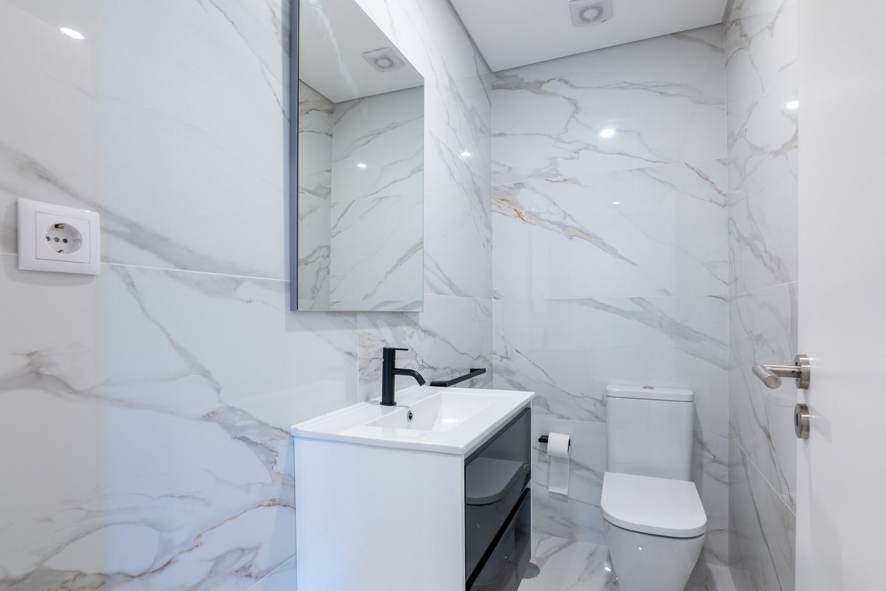 Luxury 3-Bedroom Villa with Private Garage and Expansive Living Area