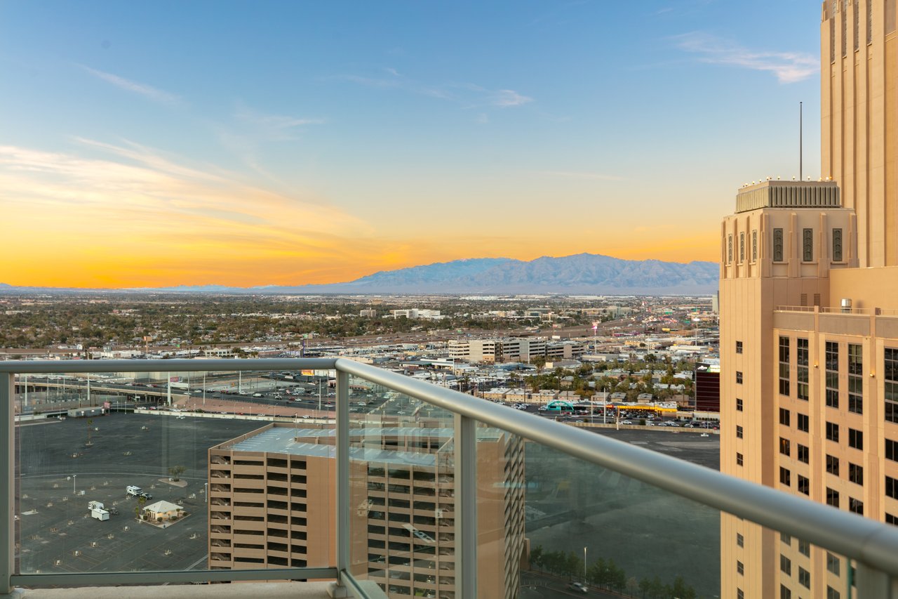 2700 Las Vegas Boulevard 2303