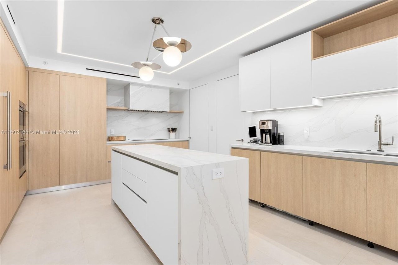 9999 Collins Ave, #16K