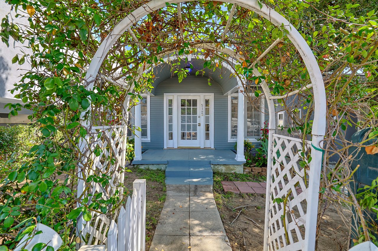 512 E Tujunga Ave