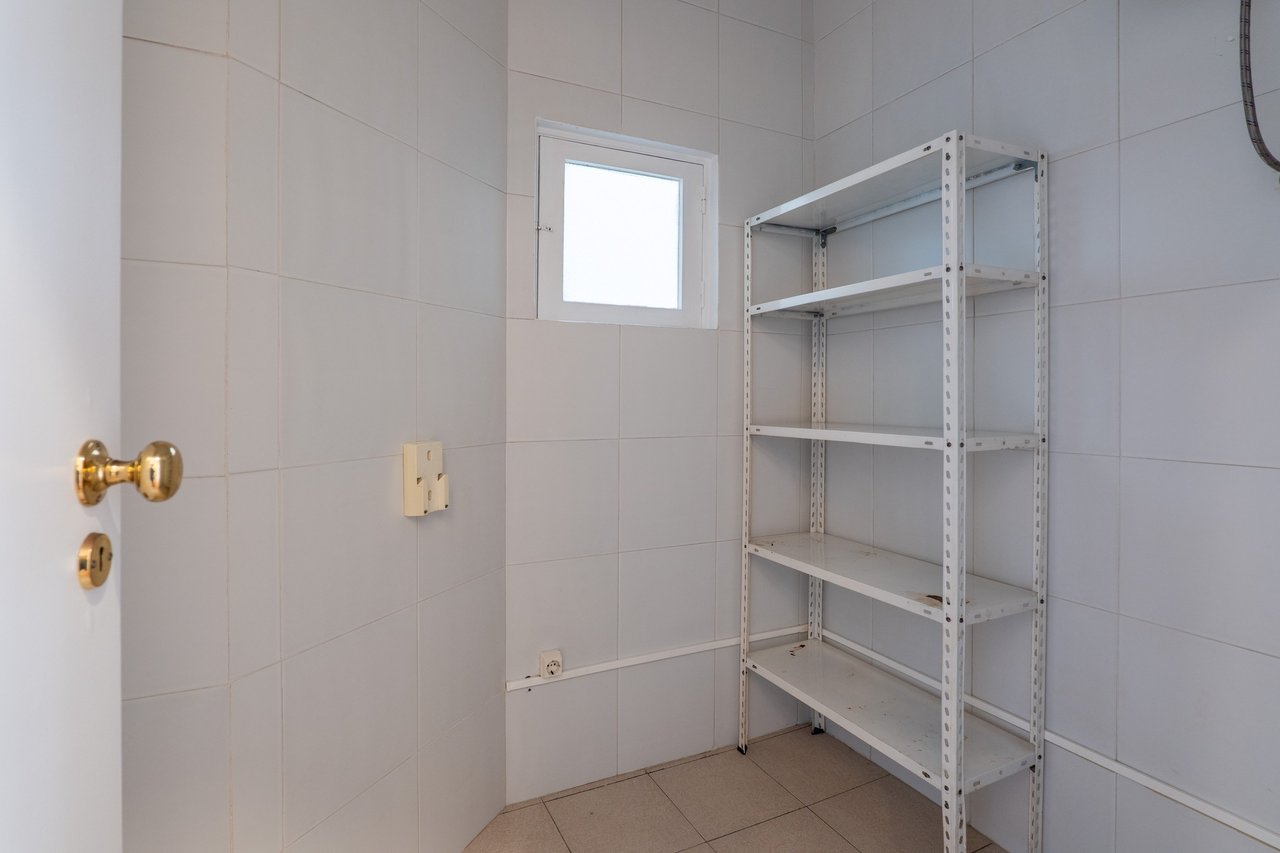 2-Bedroom Apartment with Sunset Balcony in Central Matosinhos