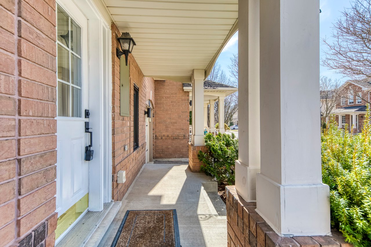 2066 Broadleaf Crescent