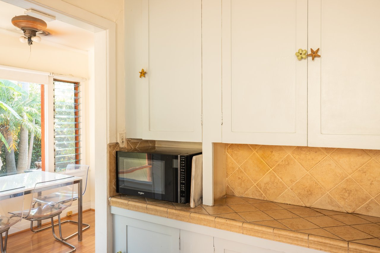 8921 Rosewood Ave, West Hollywood