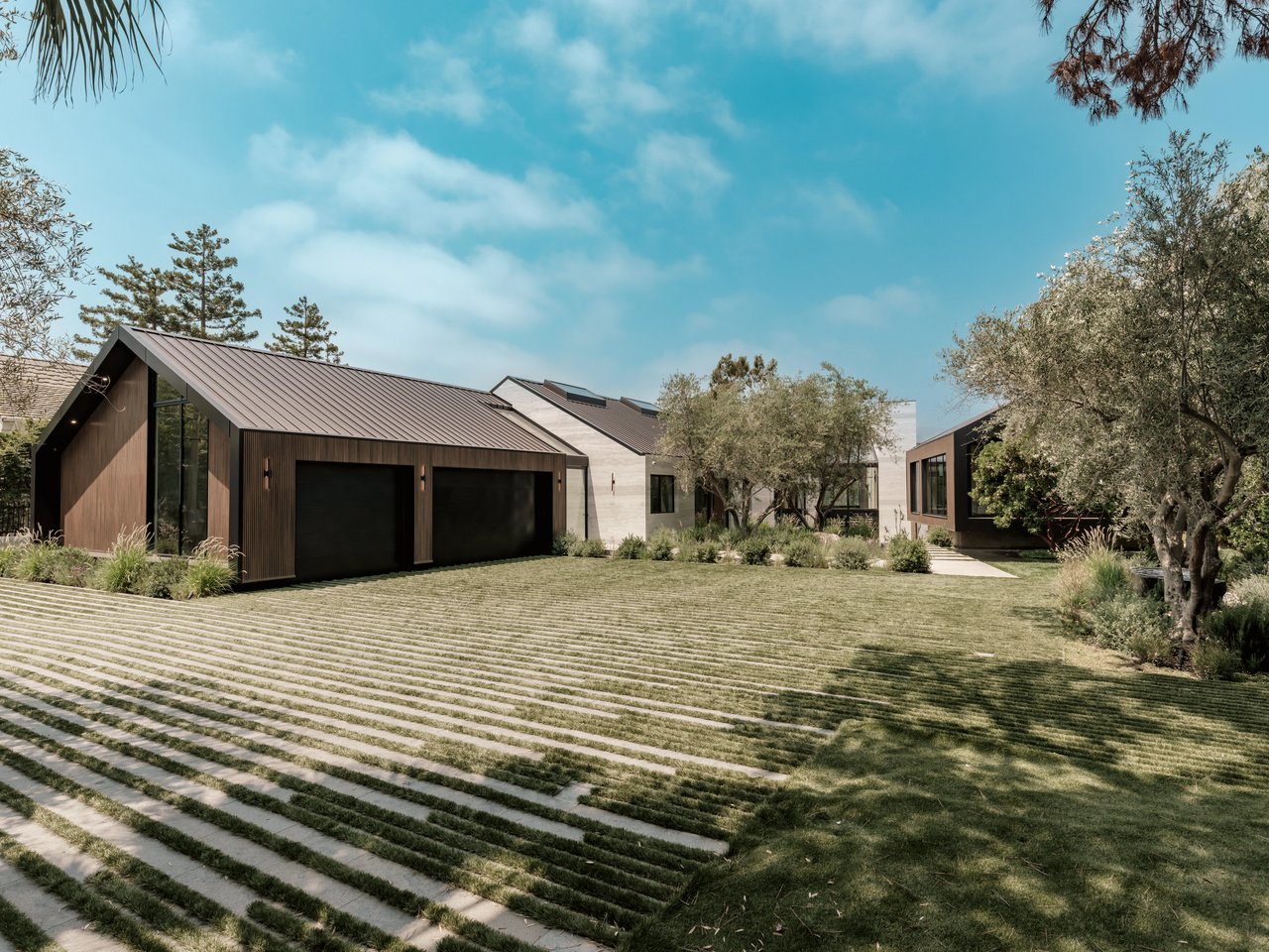 2555 La Mesa