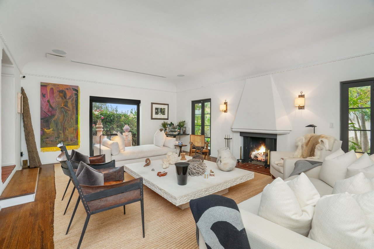 7939 Hillside Ave, Hollywood Hills