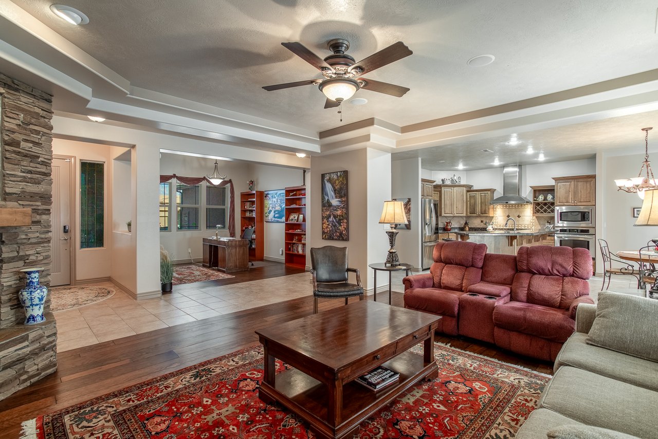 1319 W Red Butte Dr