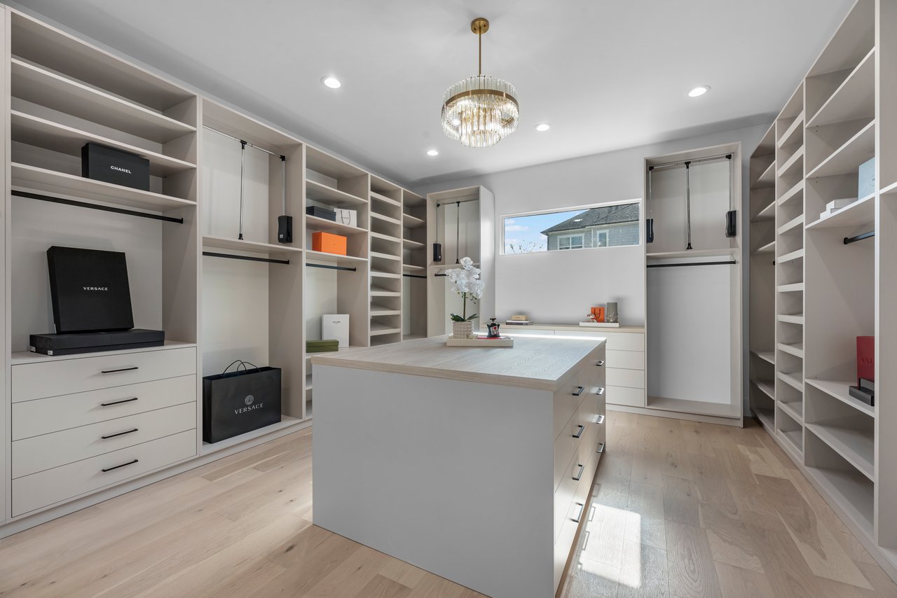 963 West 41st Street
