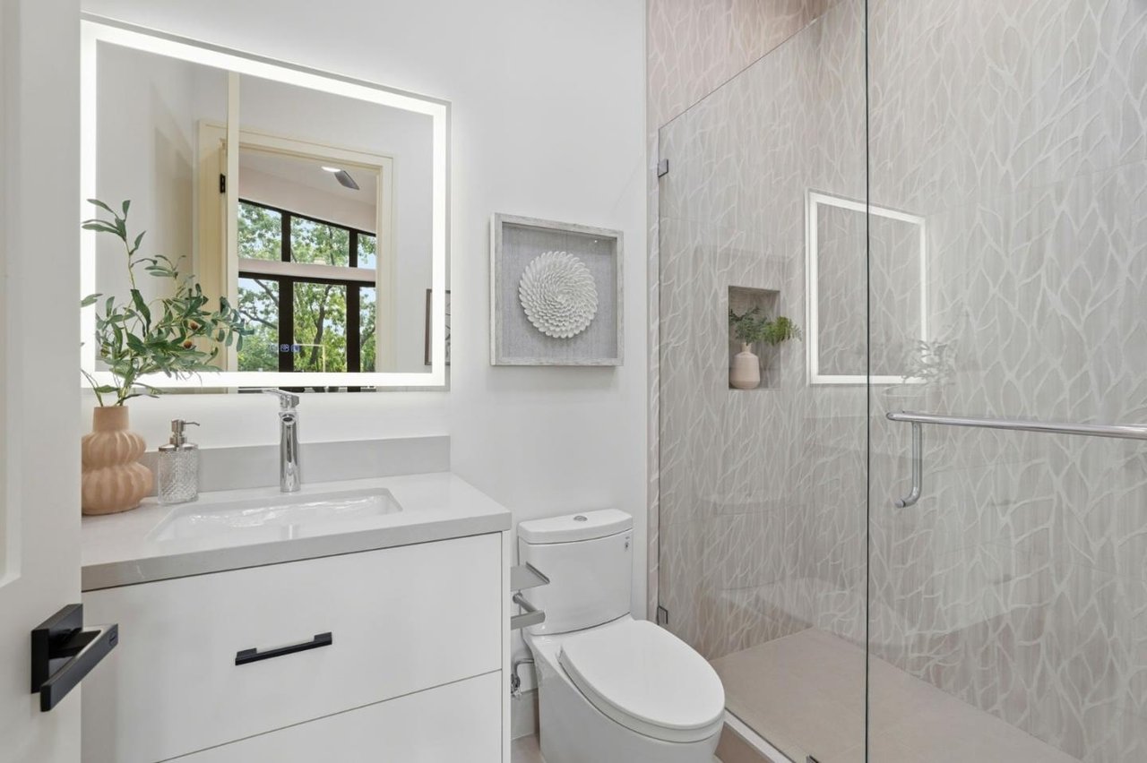 1084 Moffett Circle, Palo Alto, California 94303