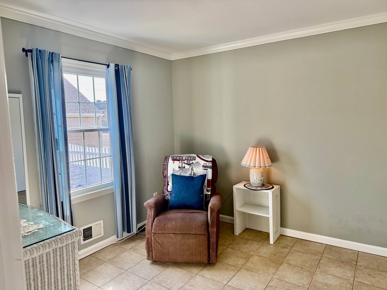 #268 Charming Coastal Retreat