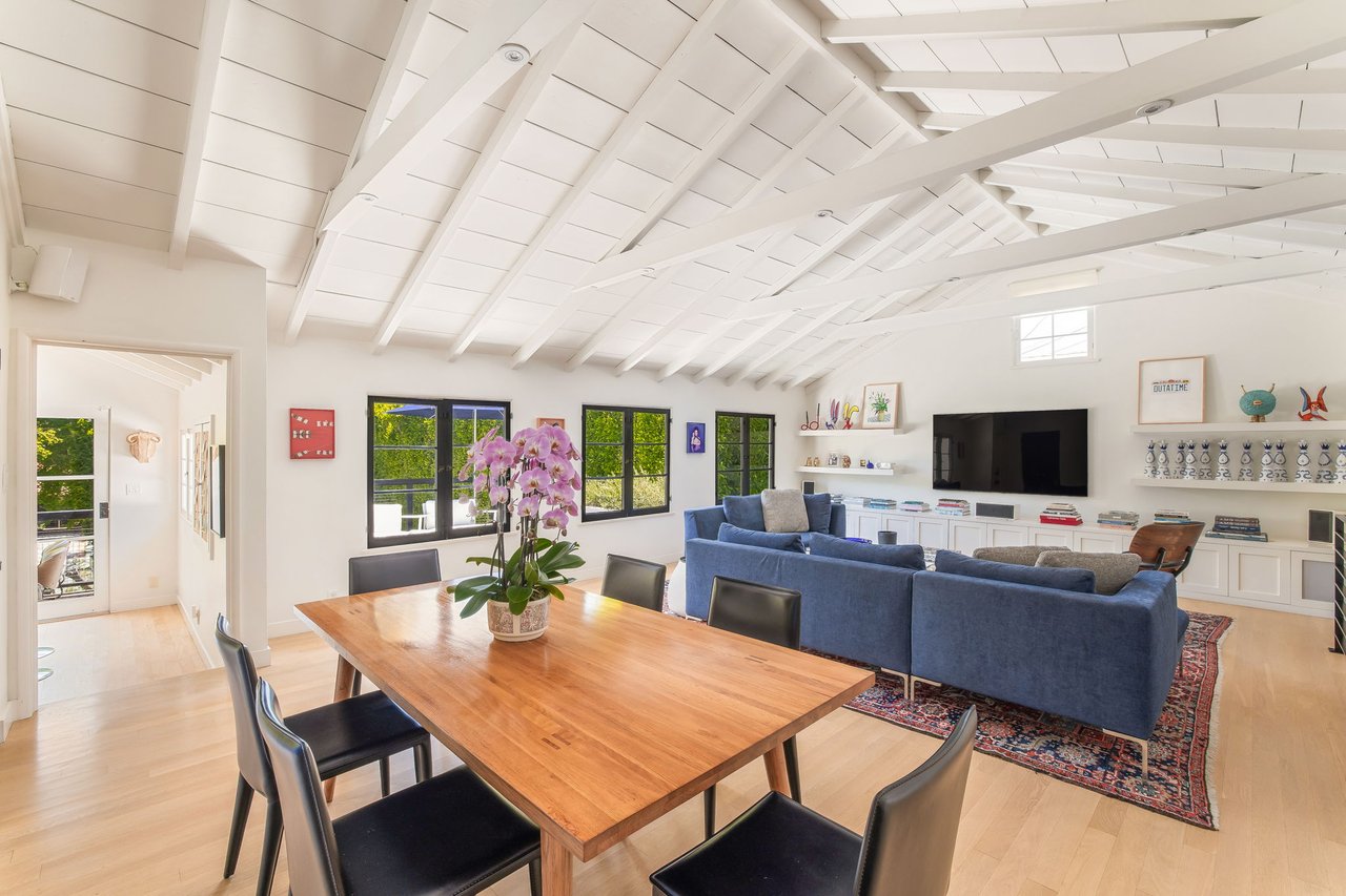 8917 Dorrington 