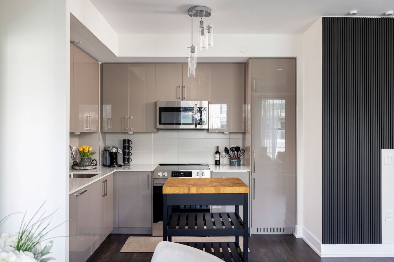 720-2450 Old Bronte Road Unit: 720