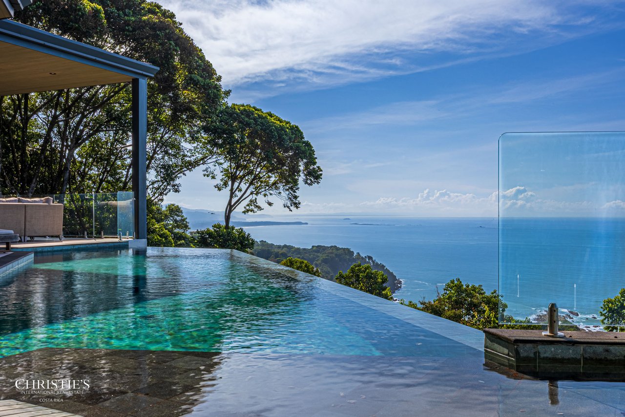 Luxury Estate in Escaleras — 5.5 Acres Majesty of Incredible Ocean Views 